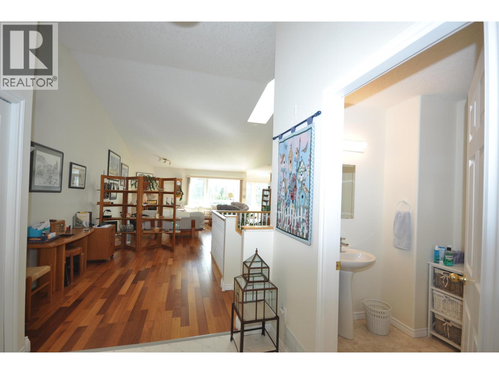 #10 11 EAGLE CRESCENT - 4