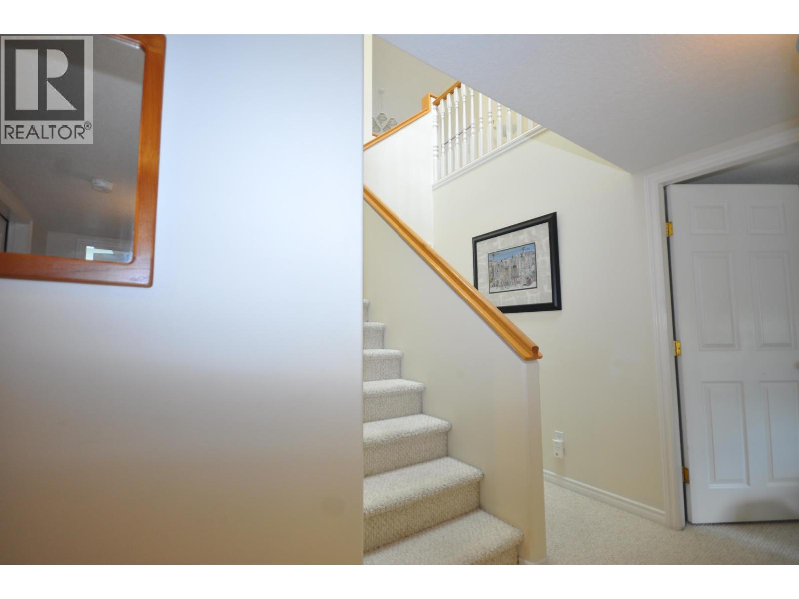 #10 11 EAGLE CRESCENT - 29