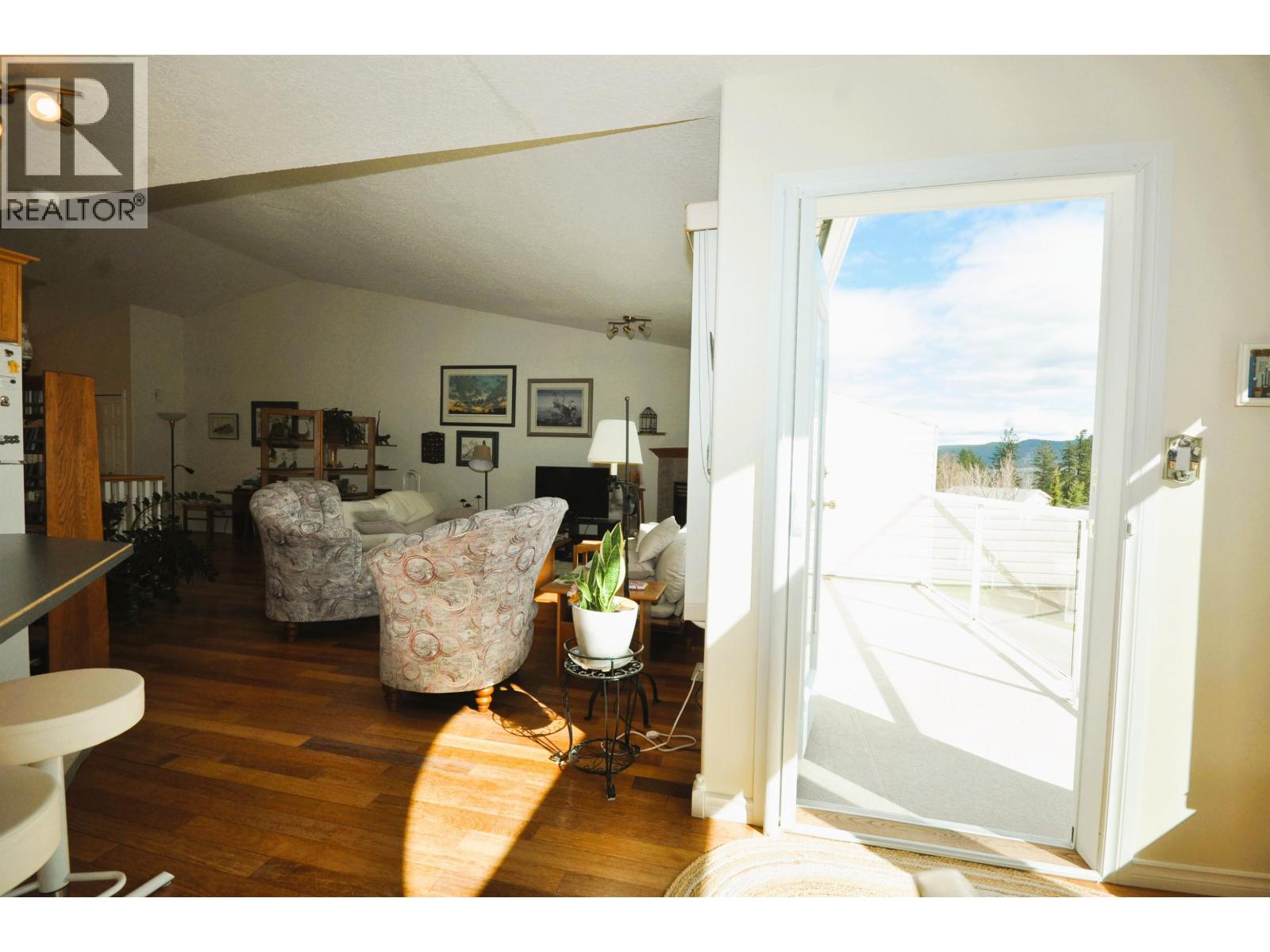 #10 11 EAGLE CRESCENT - 18