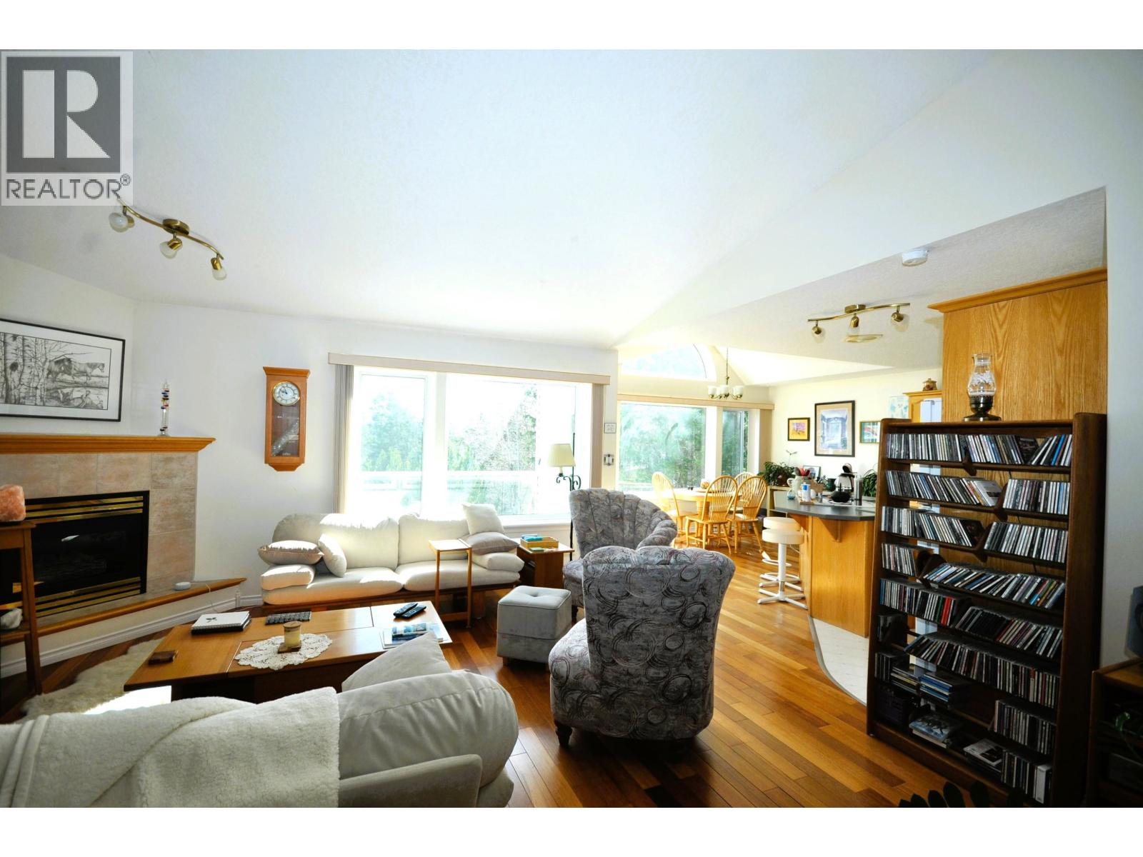 #10 11 EAGLE CRESCENT - 7