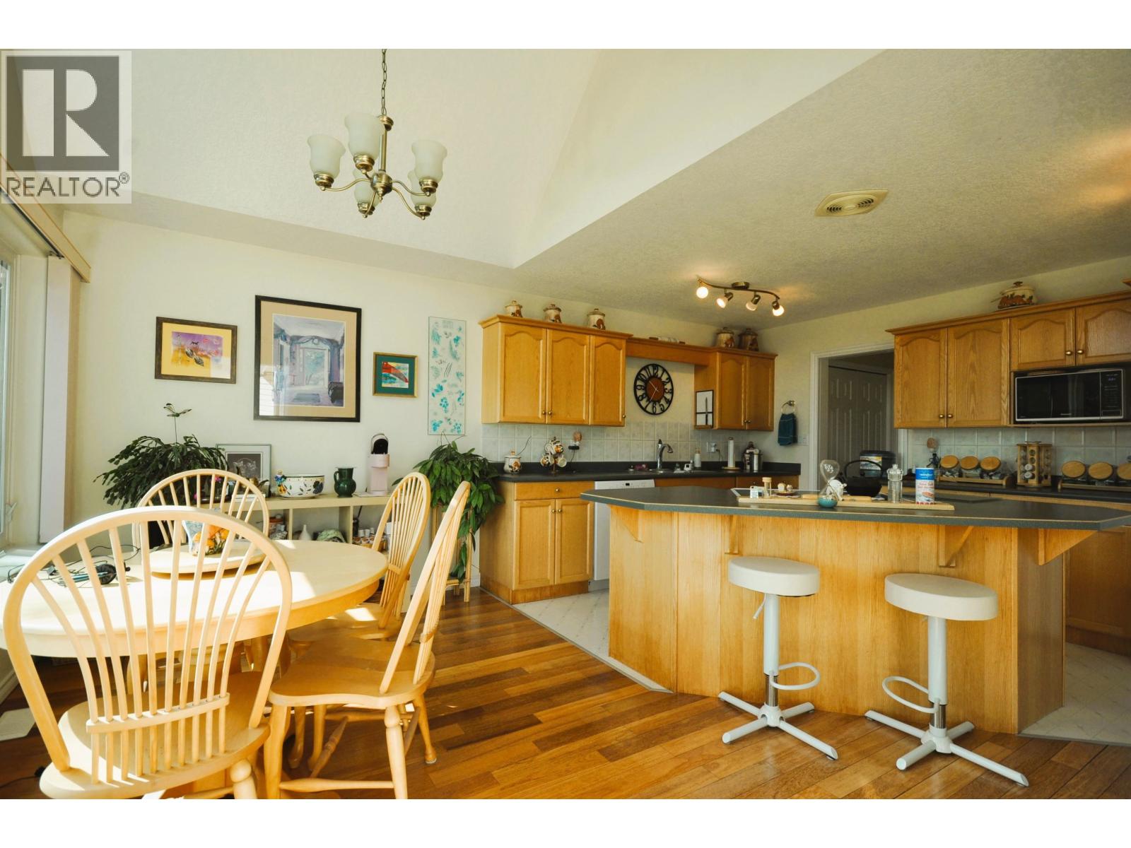 #10 11 EAGLE CRESCENT - 17