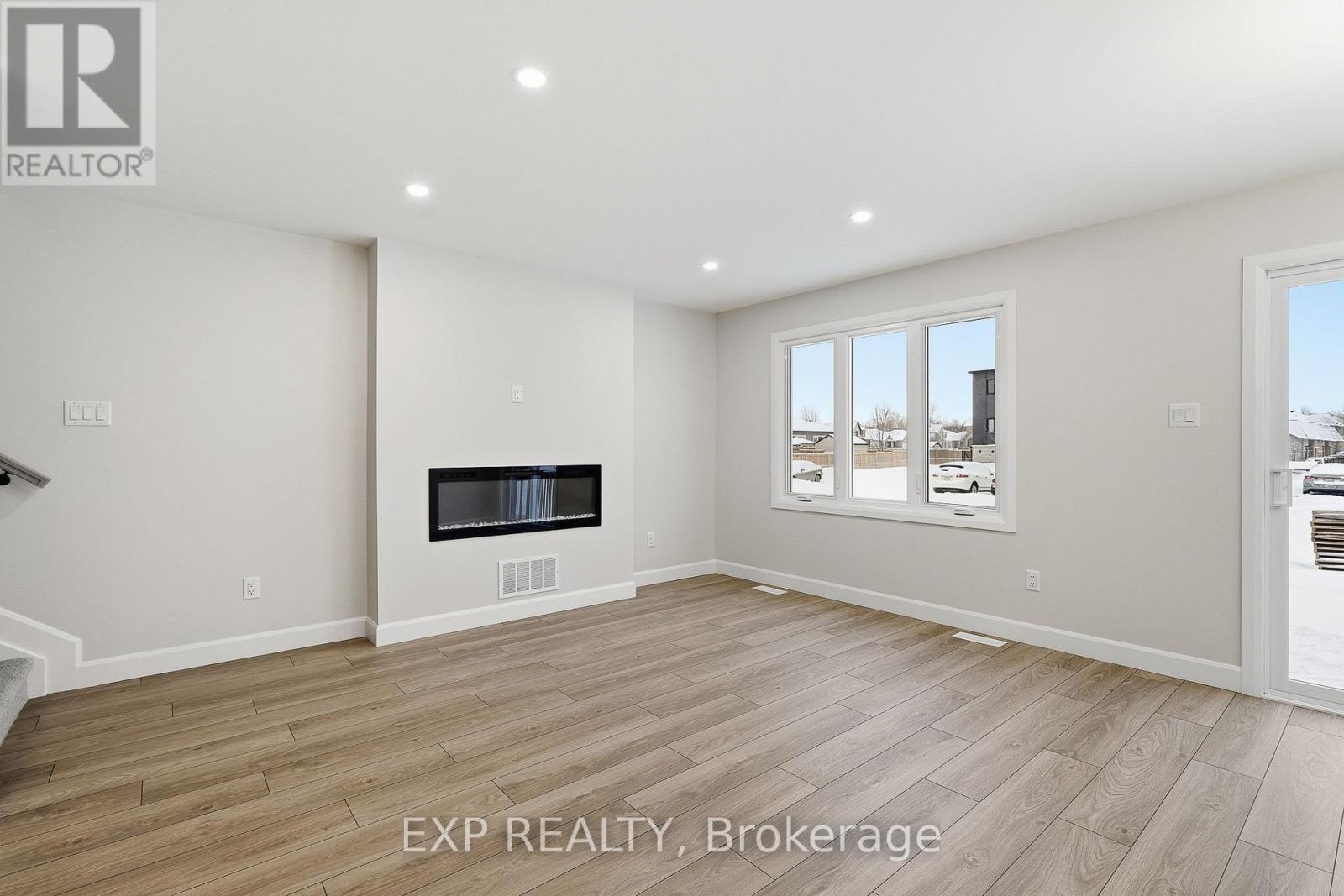 247 SUMAC CRESCENT STREET - 5