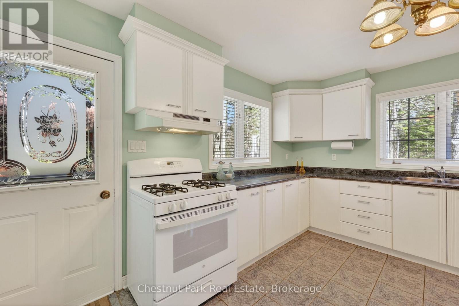 50 VINCENT CIRCLE - 16