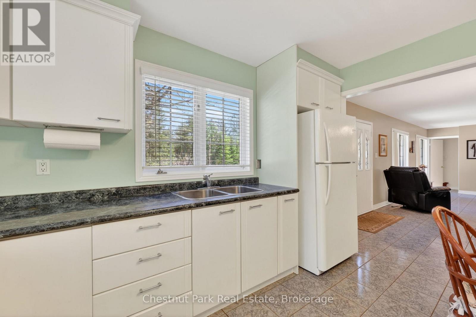 50 VINCENT CIRCLE - 17