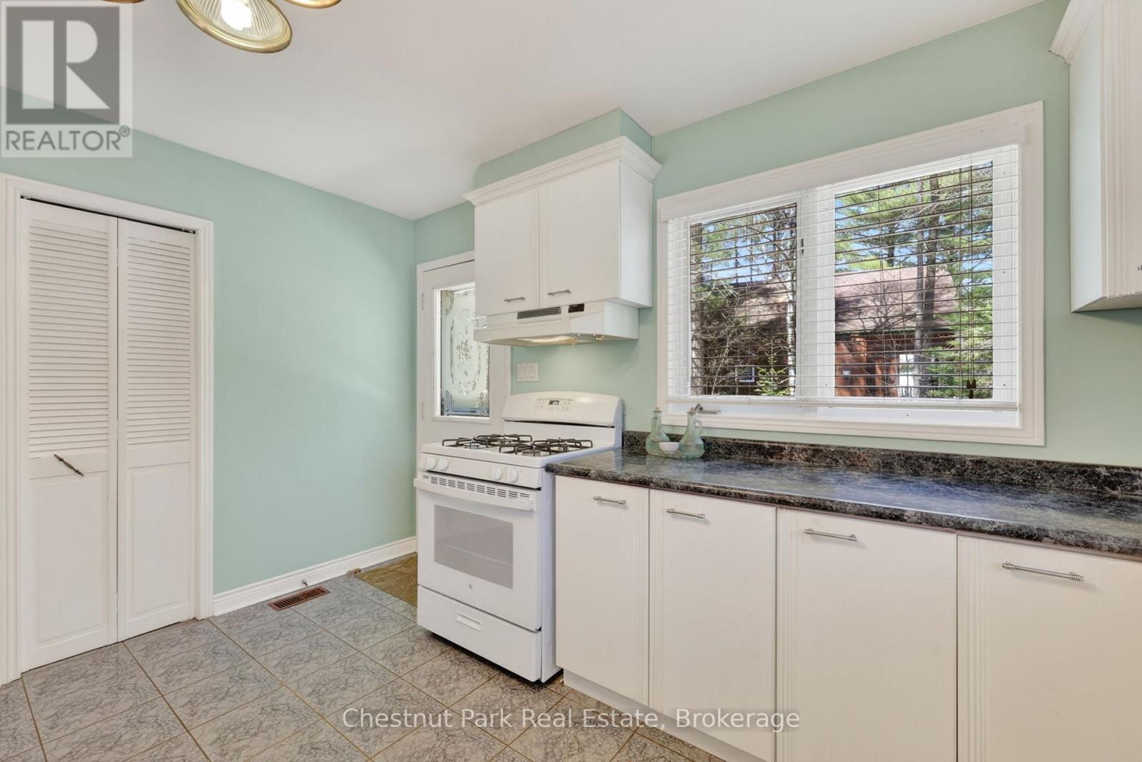 50 VINCENT CIRCLE - 18