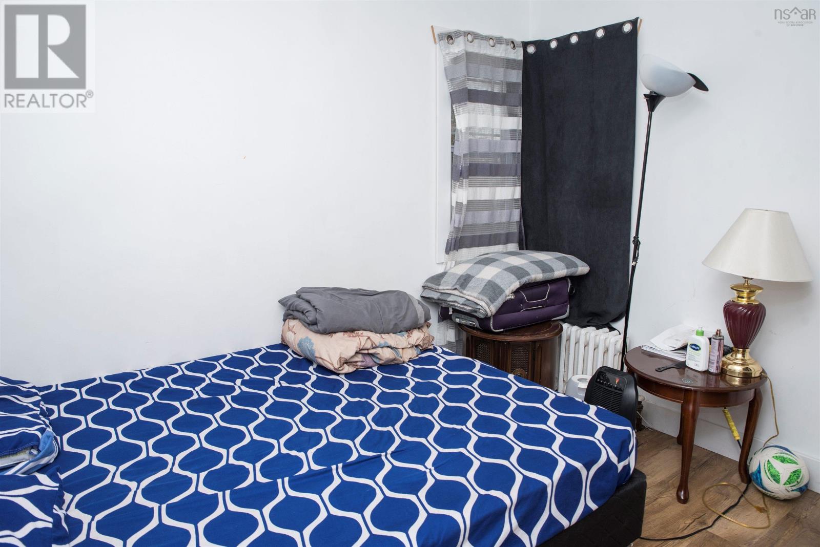 Property 19 of 33 of 12 LYNCH