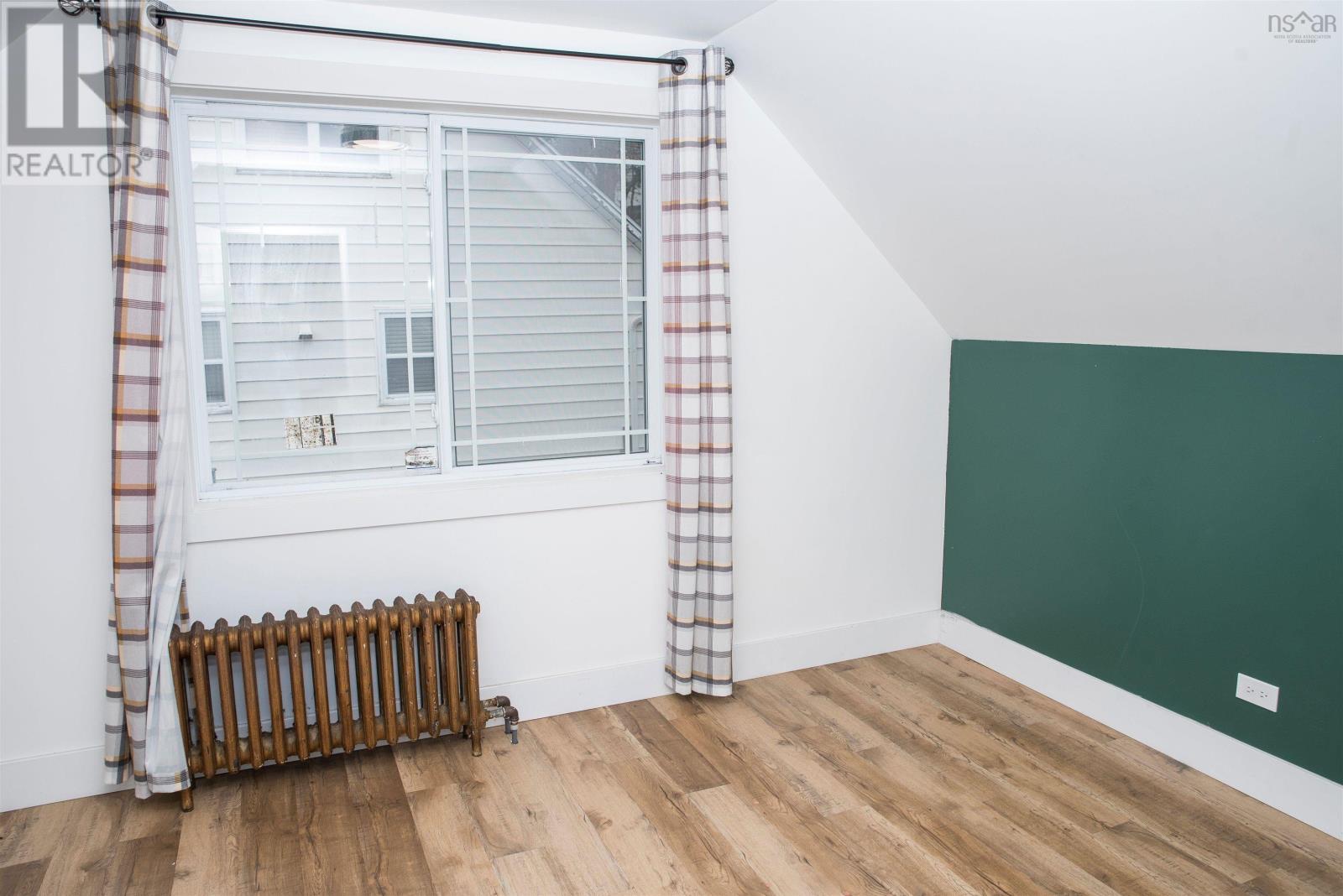 Property 25 of 33 of 12 LYNCH