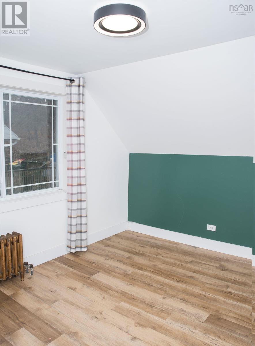 Property 28 of 33 of 12 LYNCH