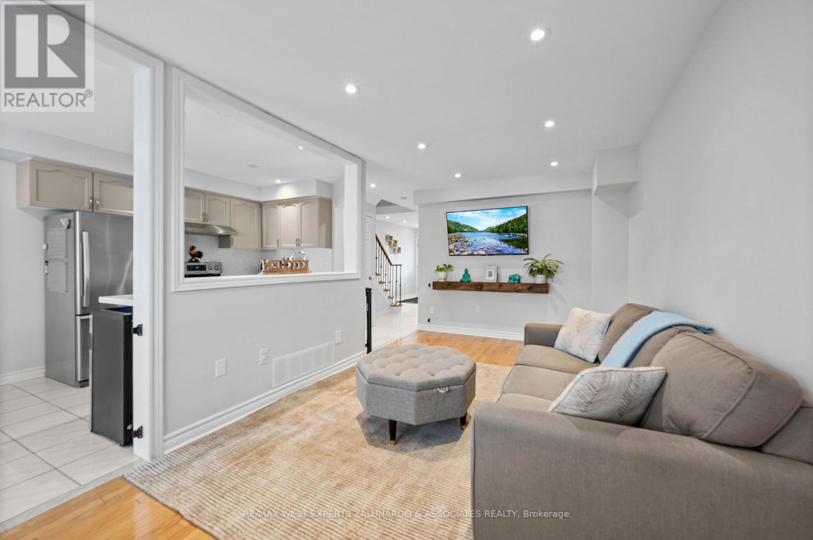 24 MANORWOOD COURT - 15