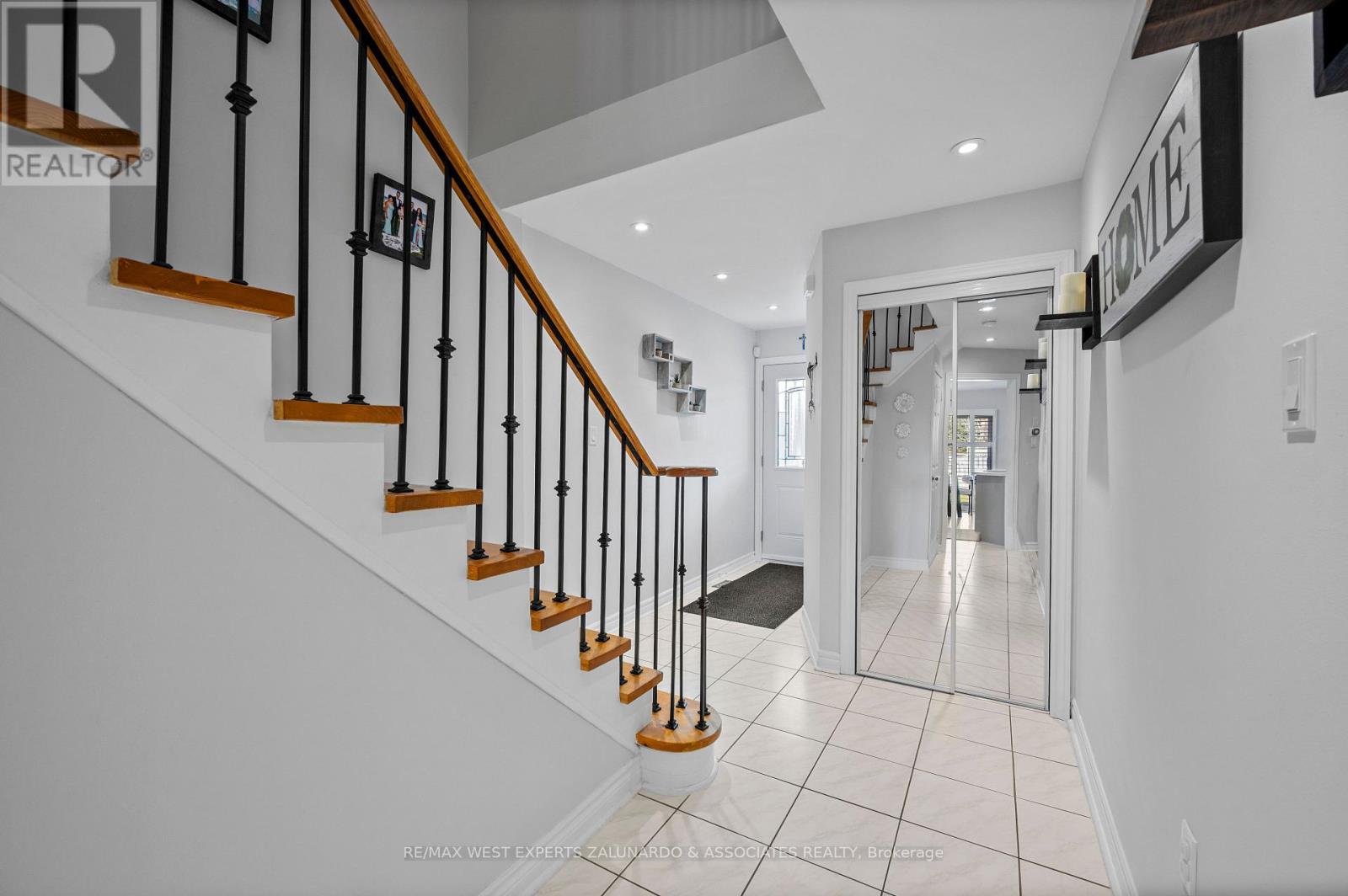 24 MANORWOOD COURT - 19
