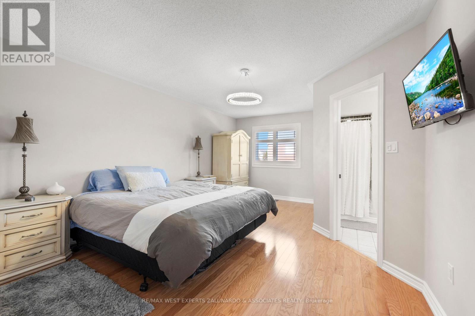 24 MANORWOOD COURT - 23