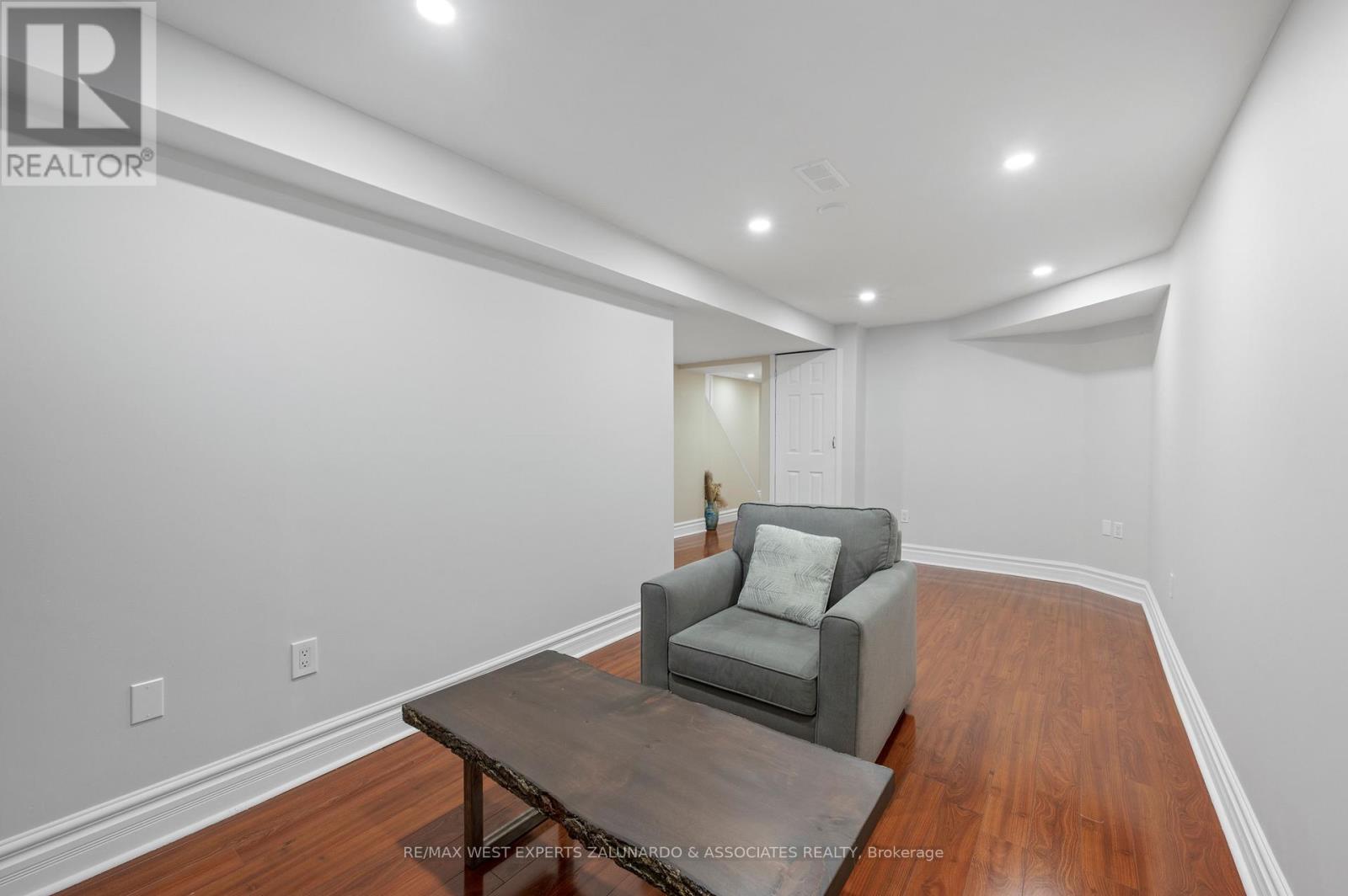 24 MANORWOOD COURT - 37