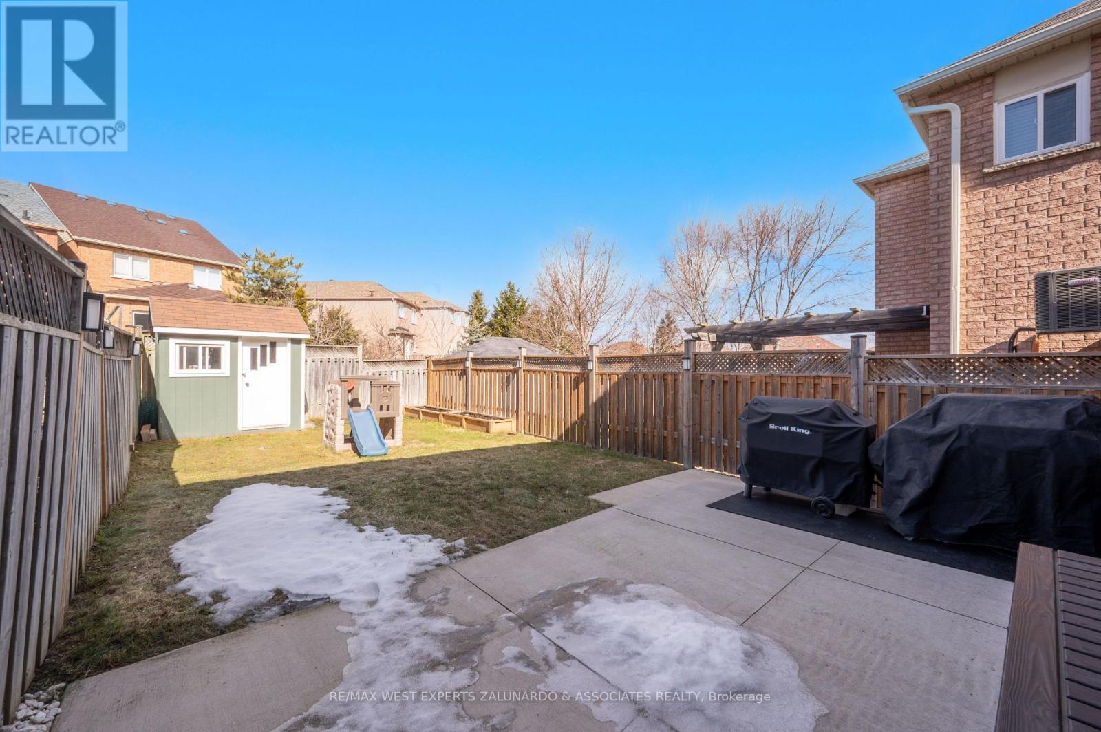 24 MANORWOOD COURT - 38