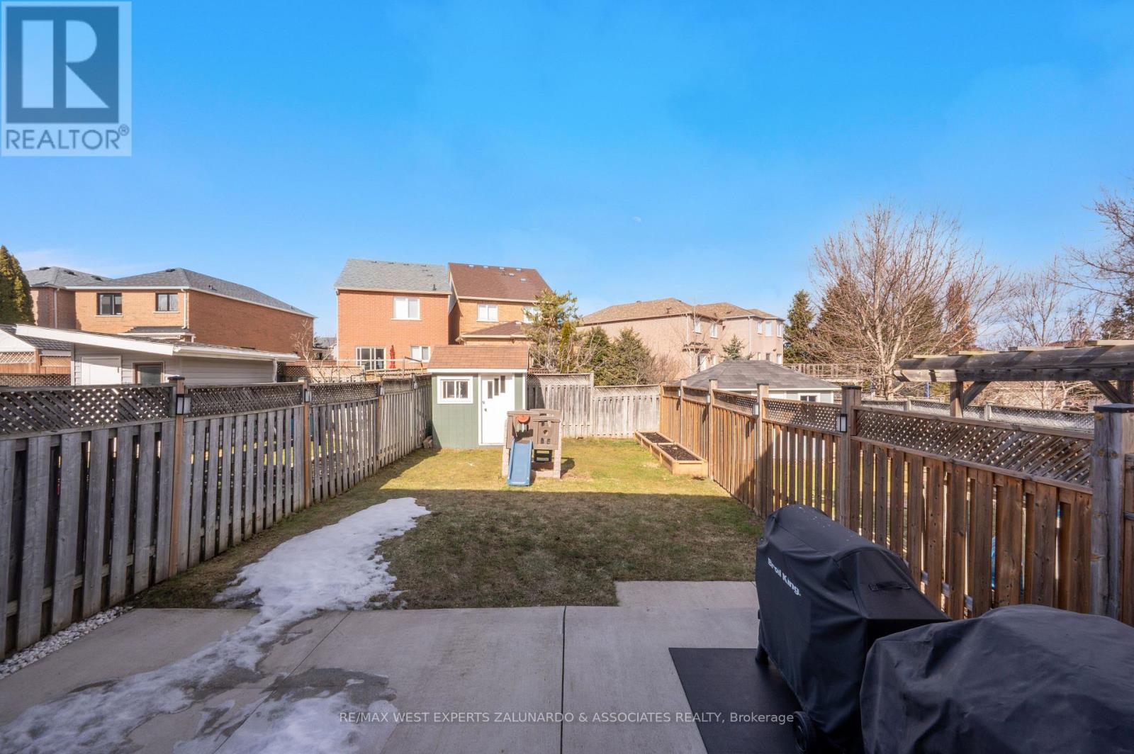24 MANORWOOD COURT - 39