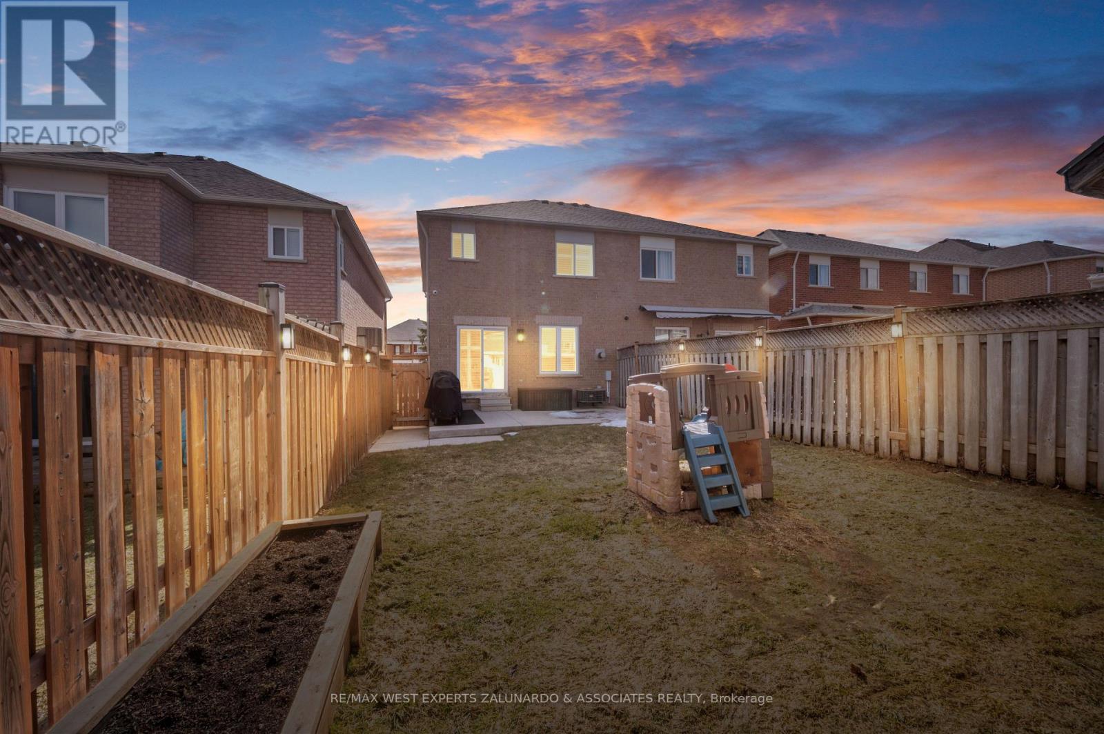 24 MANORWOOD COURT - 40