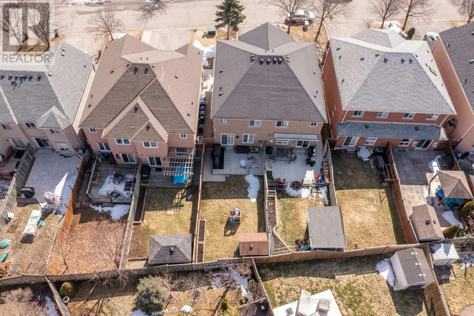 24 MANORWOOD COURT - 43