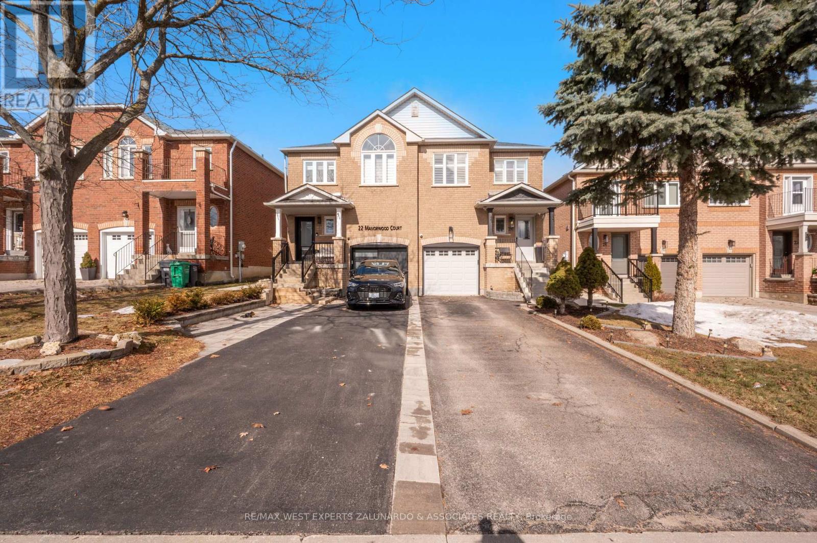 24 MANORWOOD COURT - 48