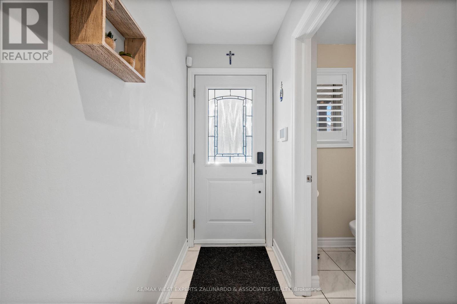 24 MANORWOOD COURT - 5