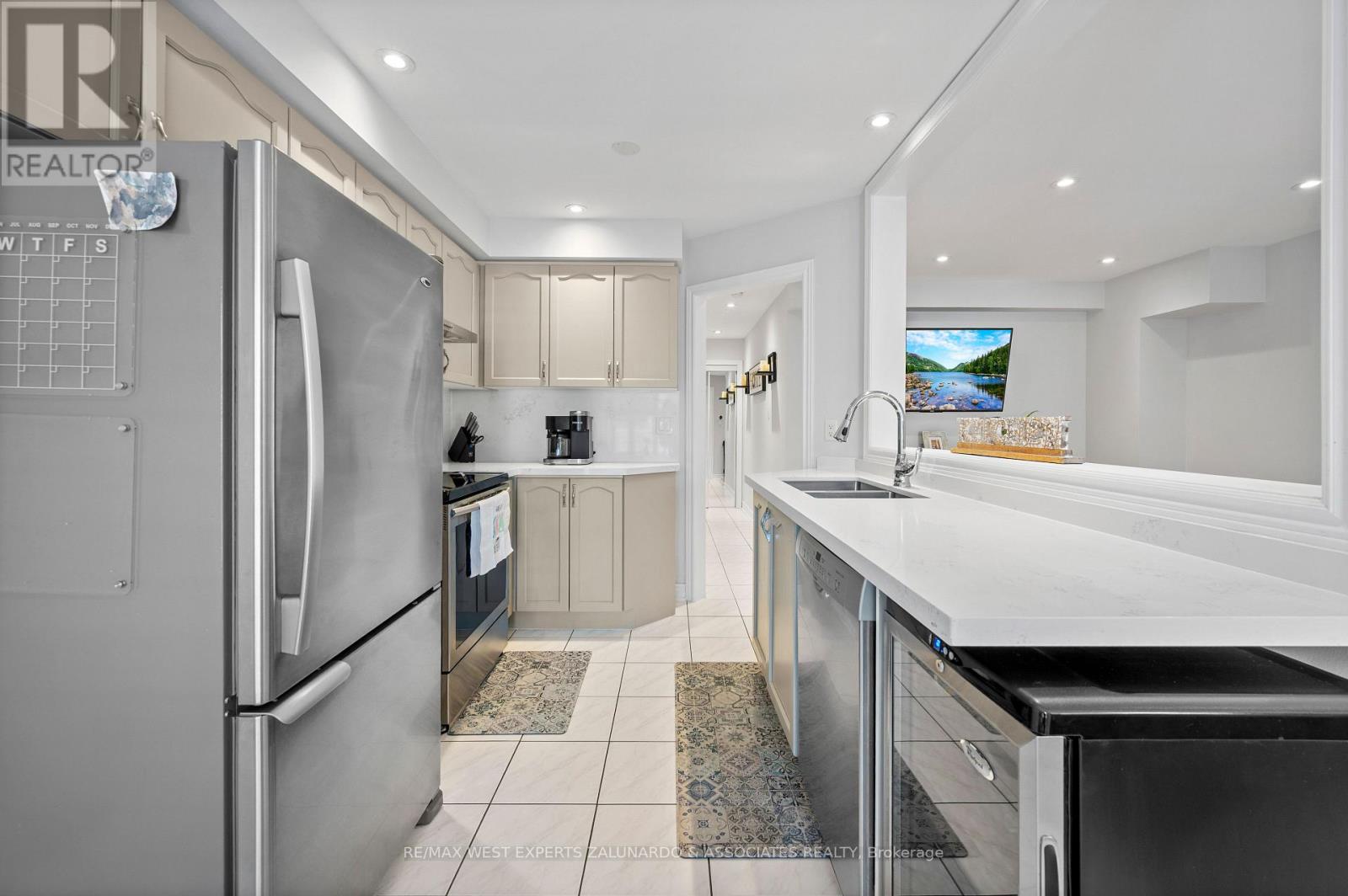 24 MANORWOOD COURT - 9