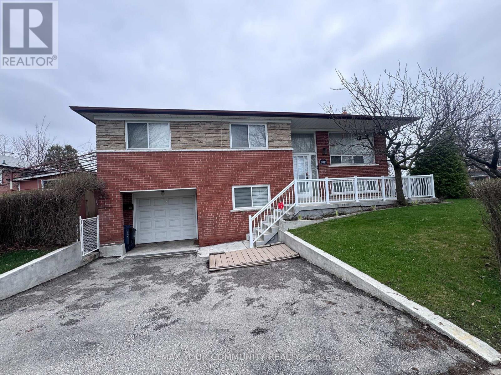 UPPER - 300 DRIFTWOOD AVENUE