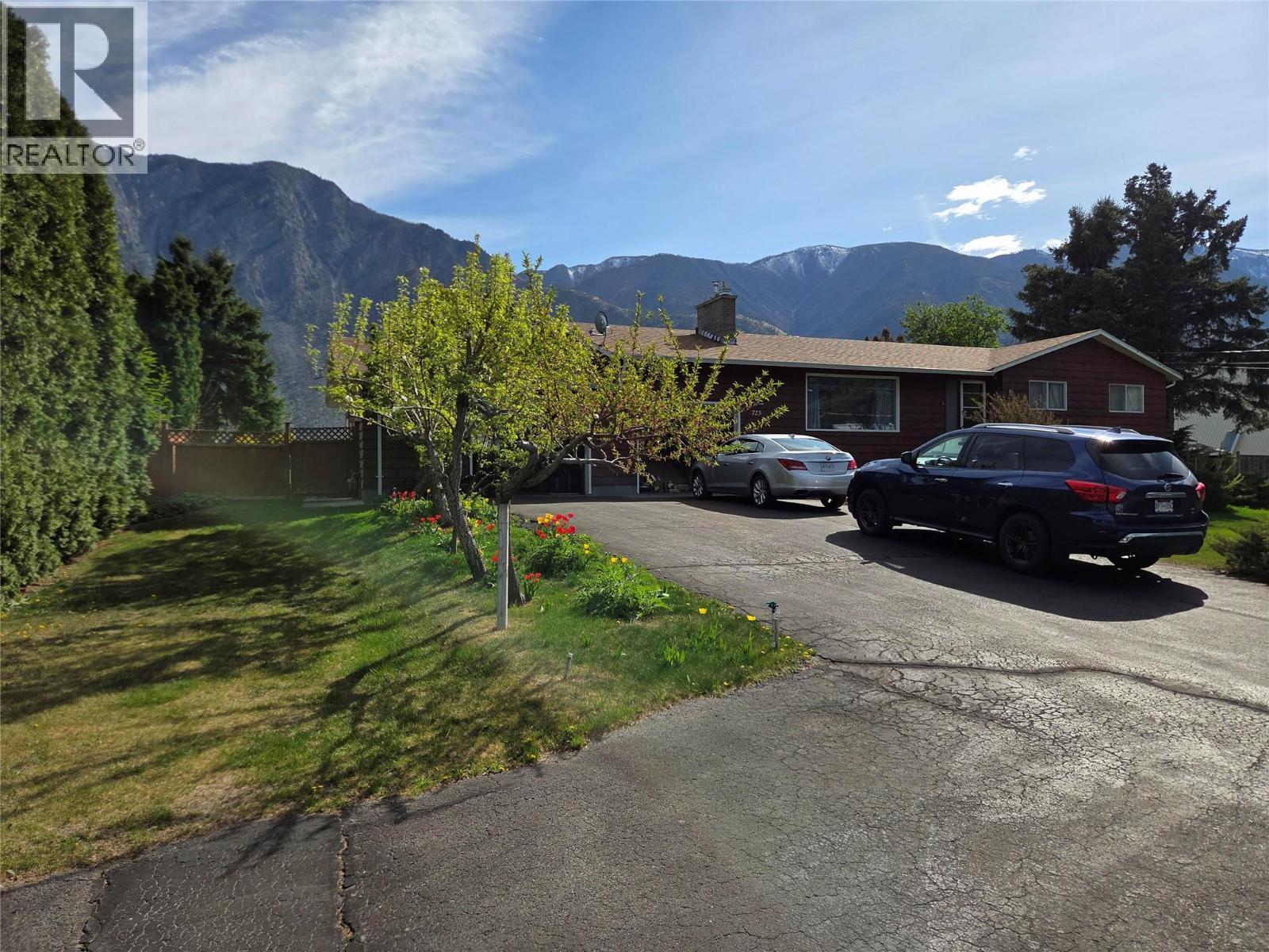 723 3rd Avenue, Keremeos