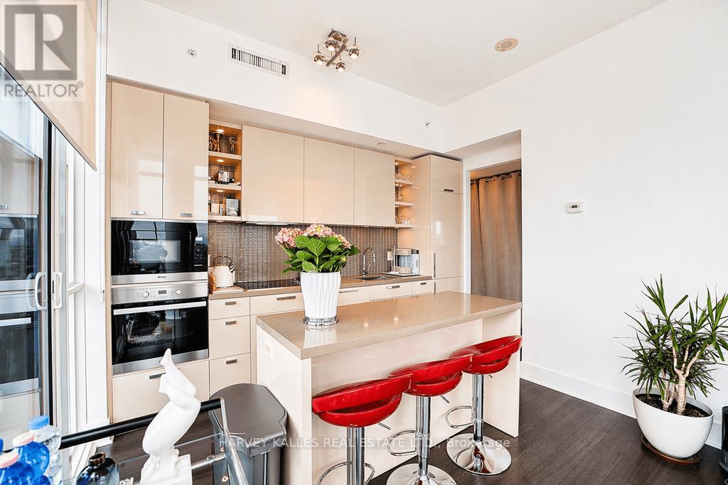 #2603 32 DAVENPORT ROAD - 20