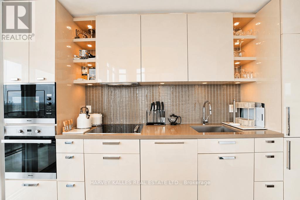 #2603 32 DAVENPORT ROAD - 21