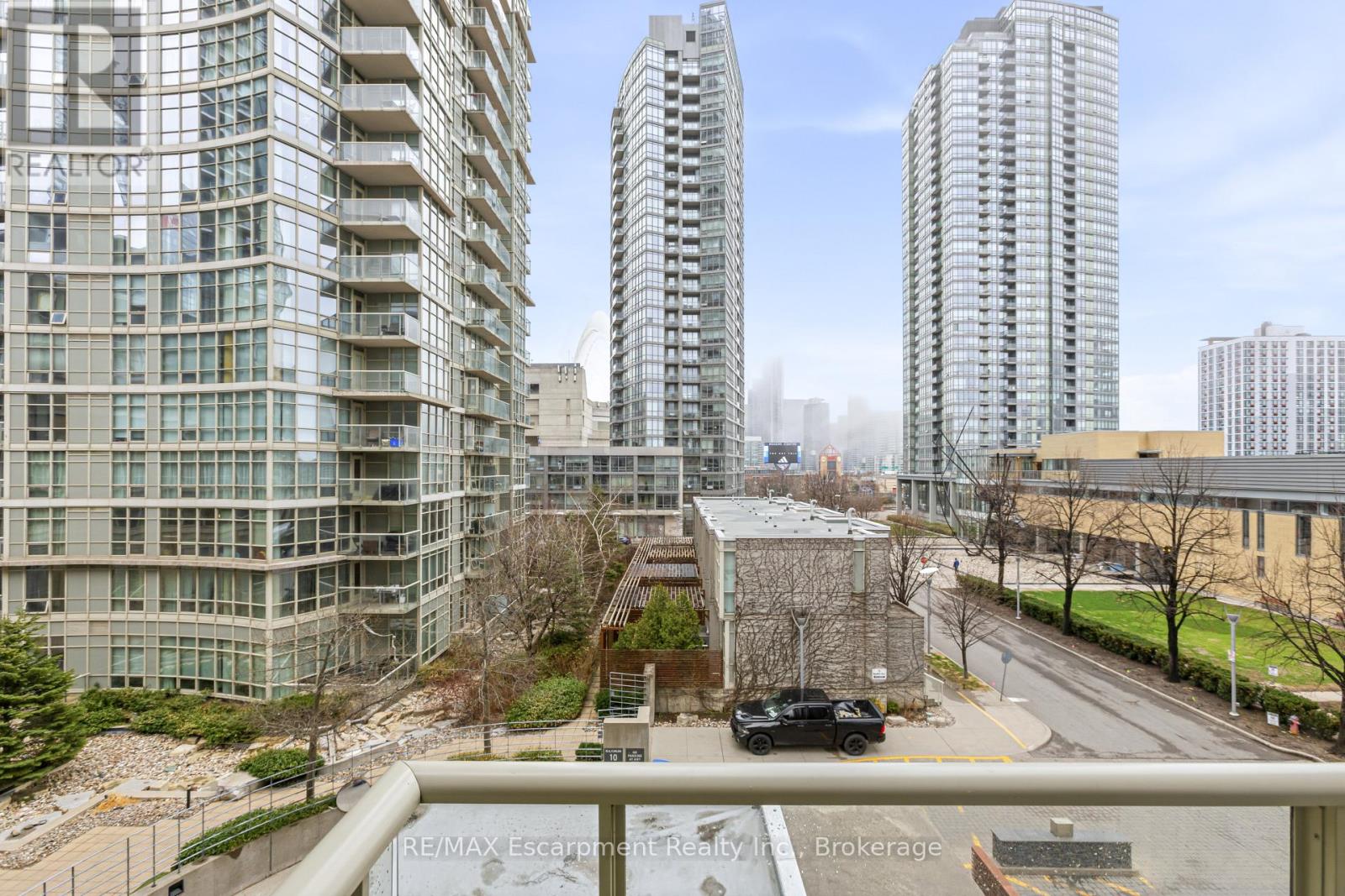 #303 9 SPADINA AVENUE - 31