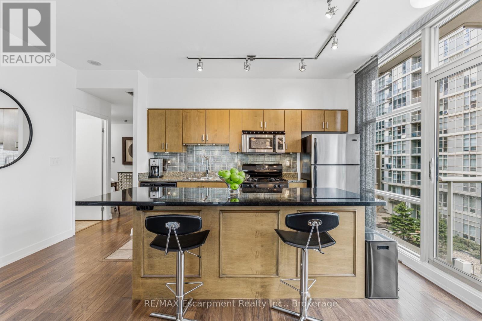 #303 9 SPADINA AVENUE - 27
