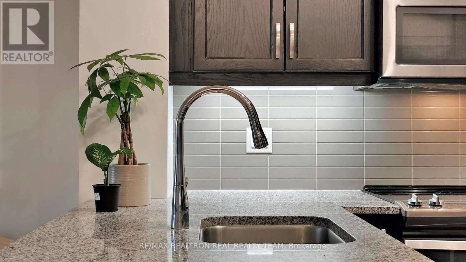 #332 3170 ERIN MILLS PARKWAY - 17