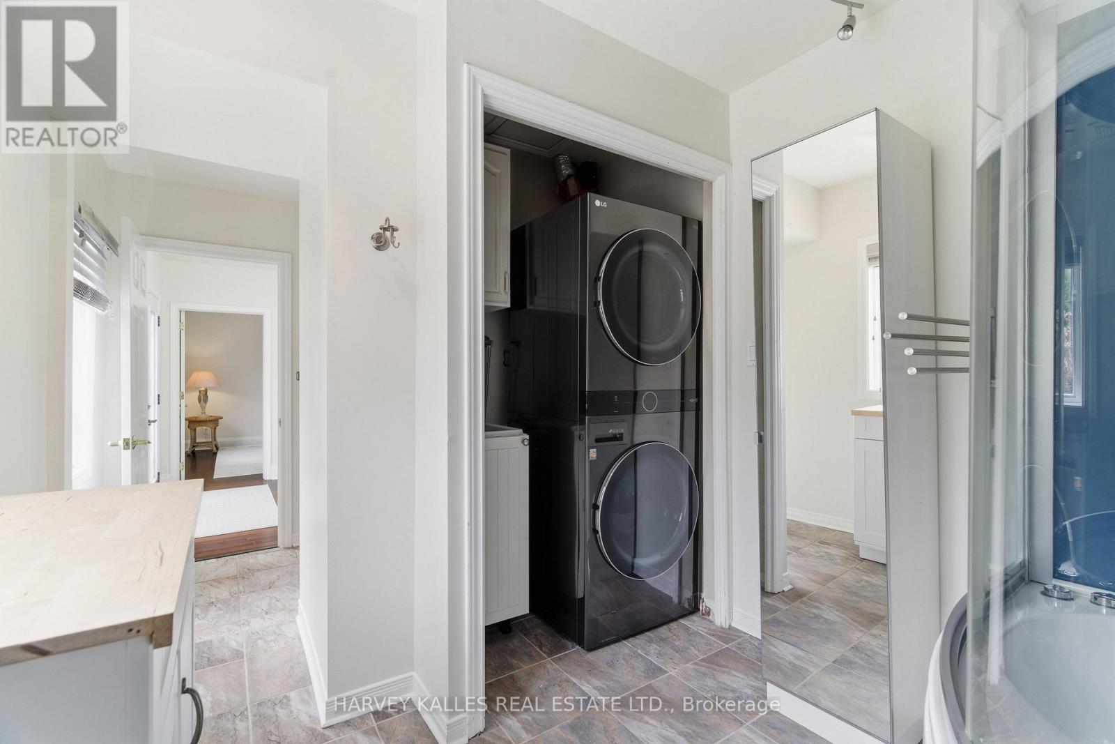 8 OAK DRIVE - 24