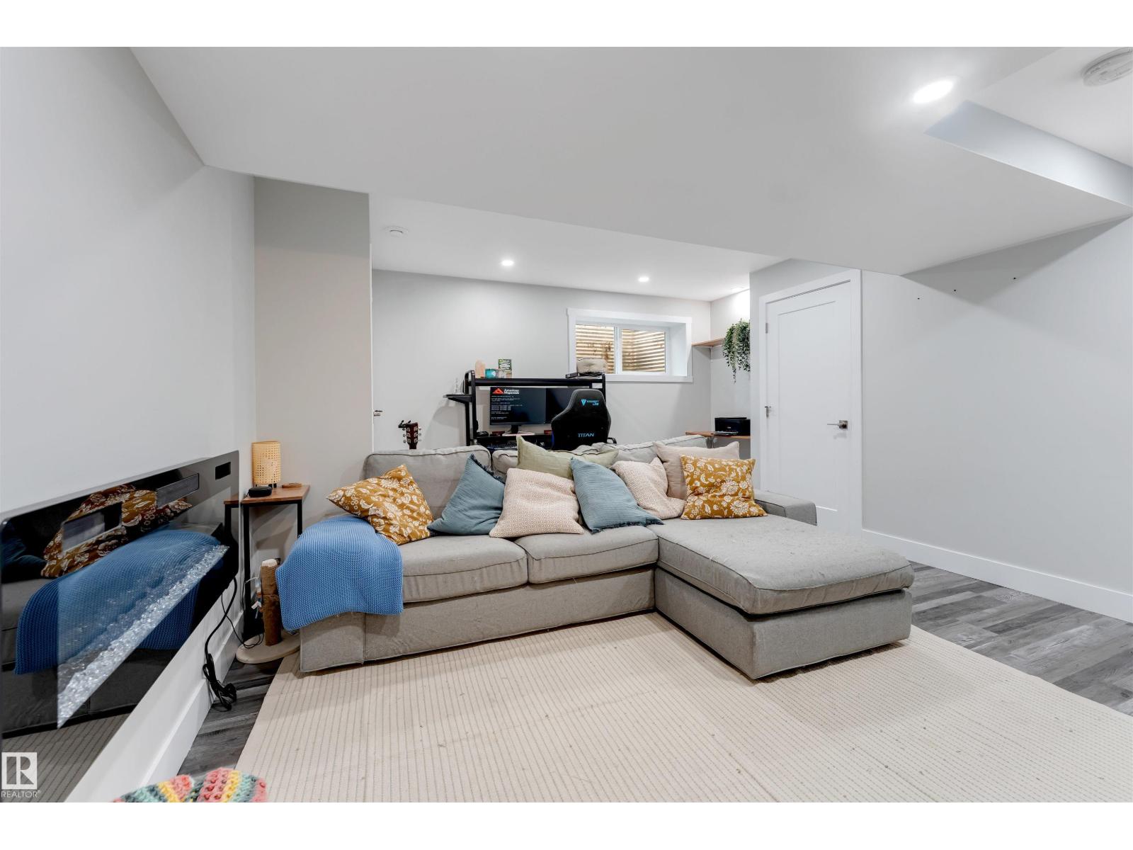 #11 4835 WRIGHT DR SW - 35