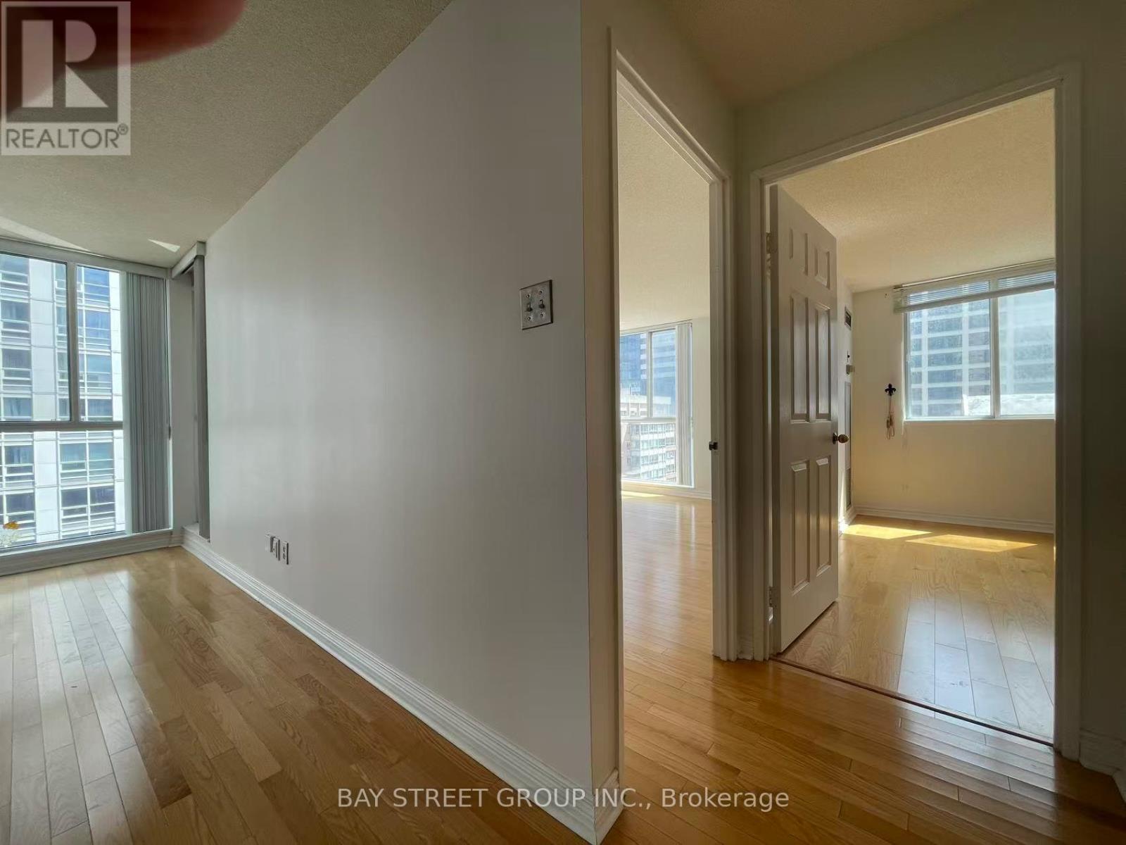 #1910 736 BAY STREET - 8