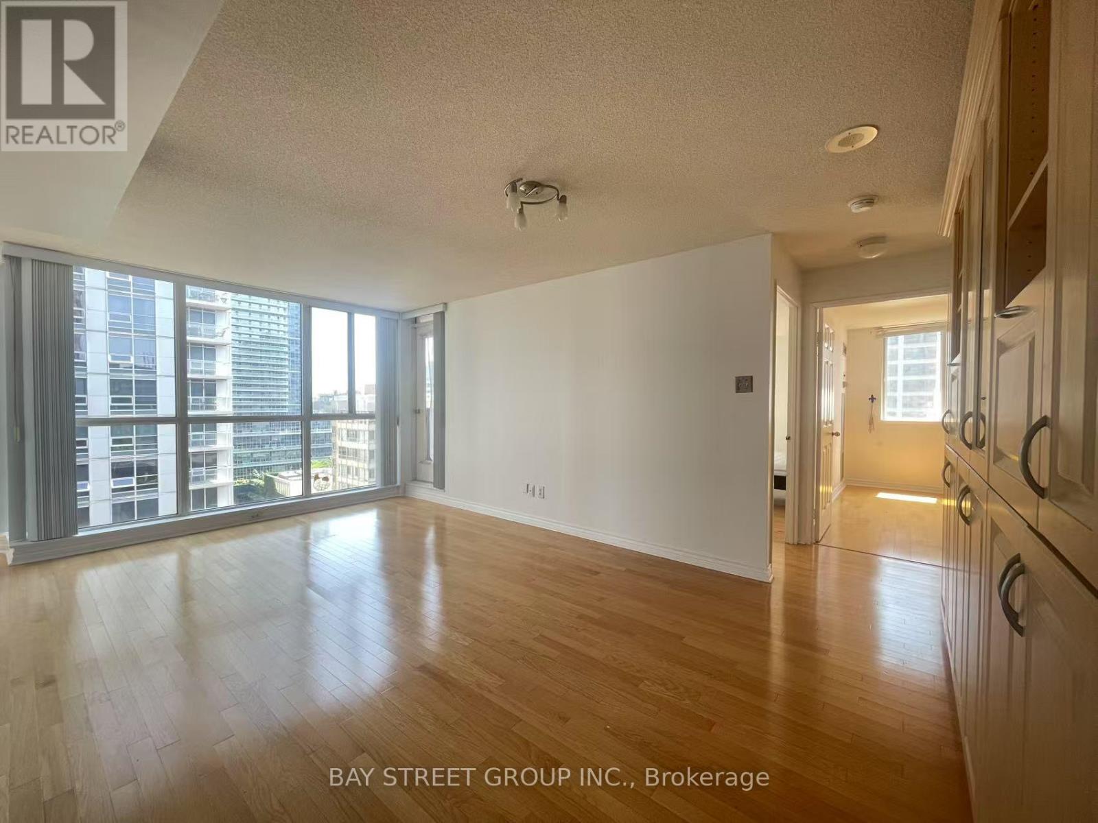 #1910 736 BAY STREET - 7