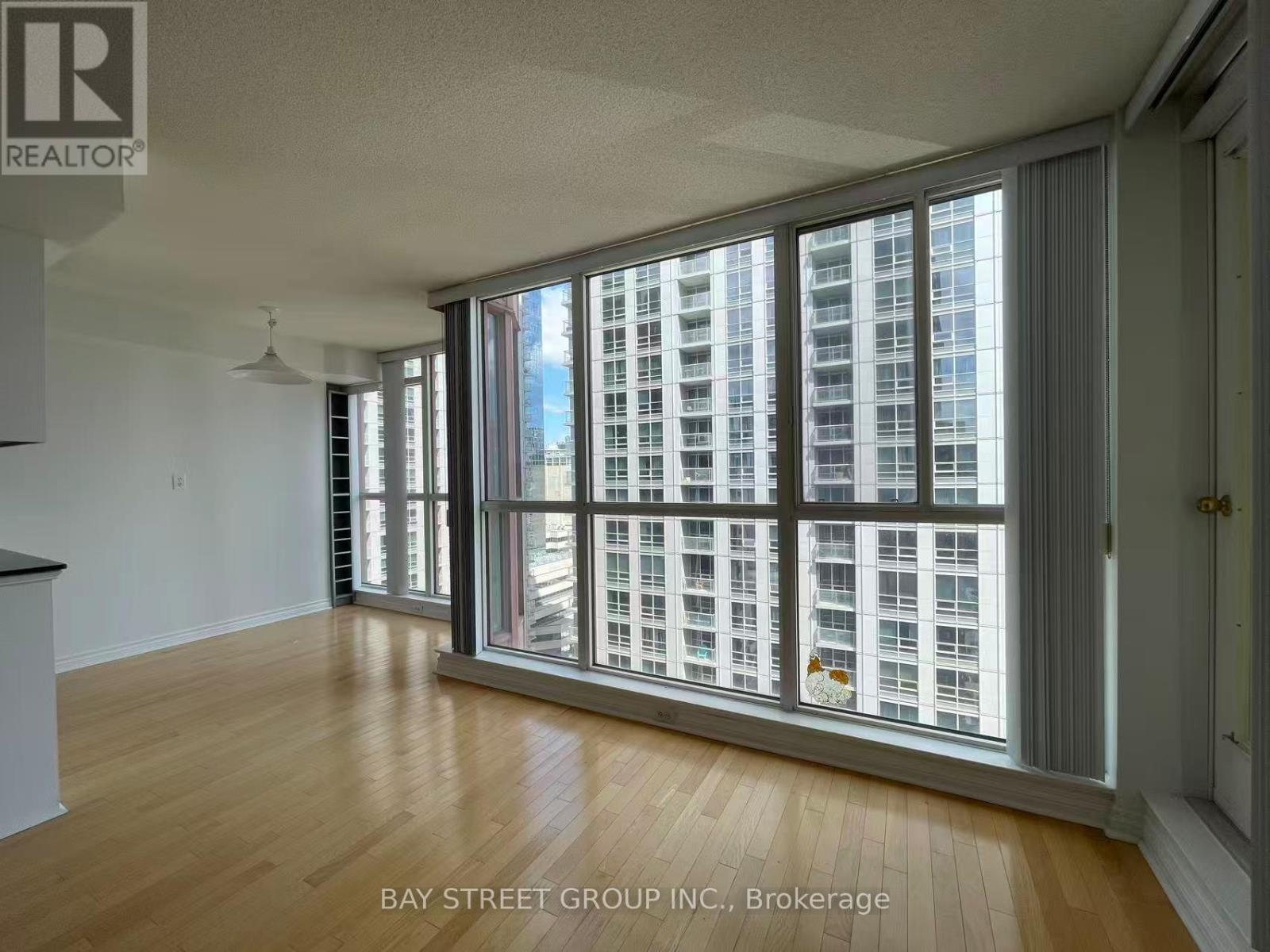 #1910 736 BAY STREET - 4