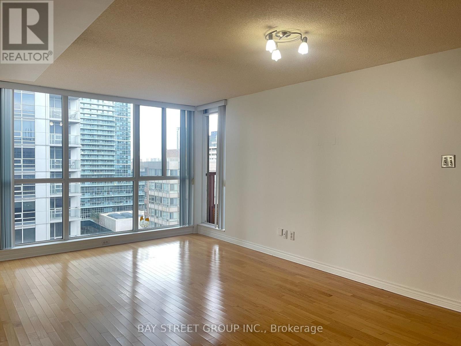 #1910 736 BAY STREET - 6