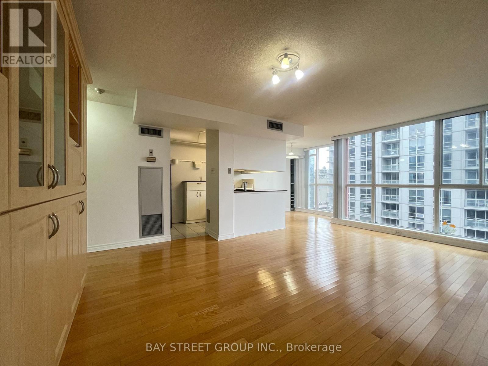 #1910 736 BAY STREET - 3