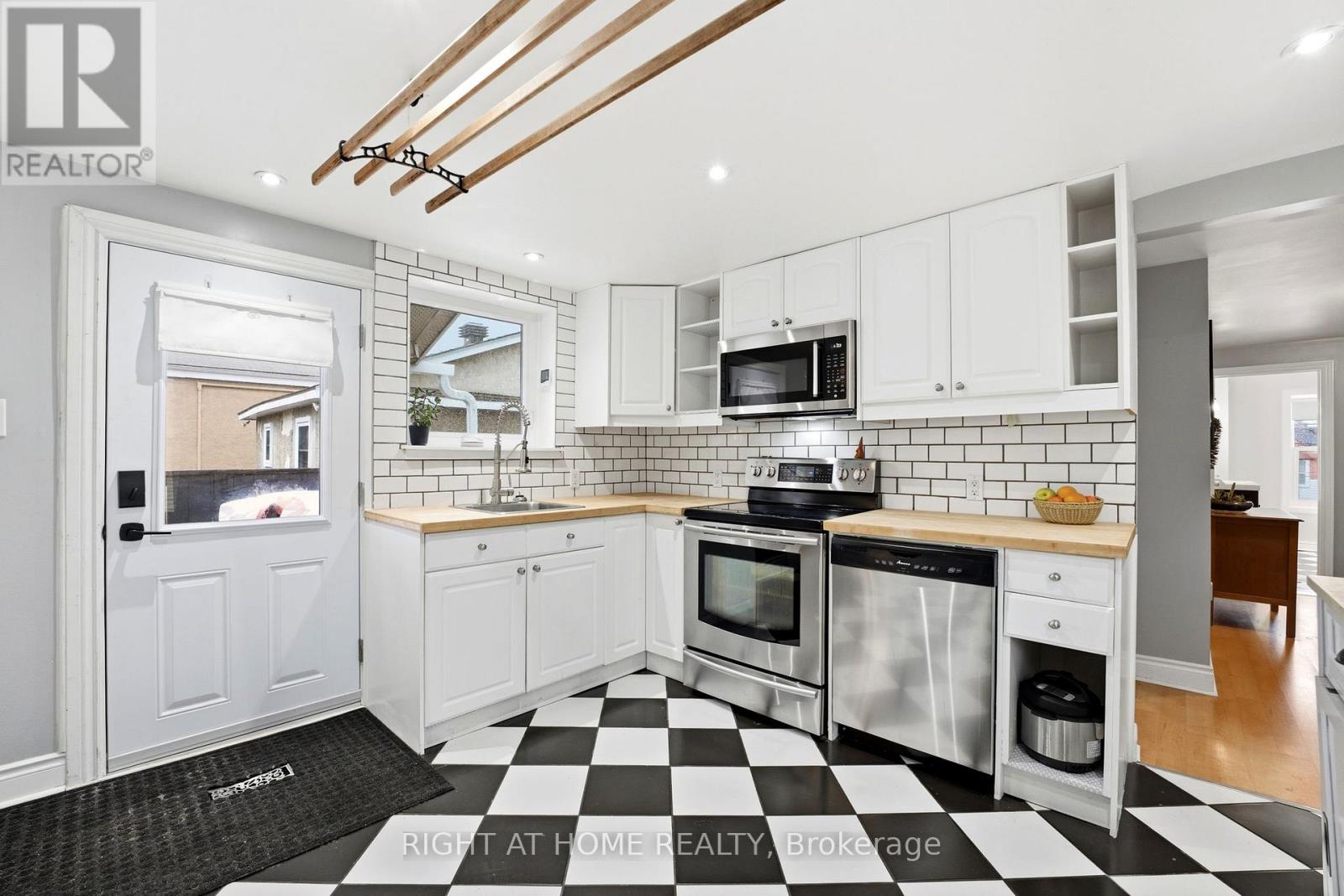 209 MARIER AVENUE - 17