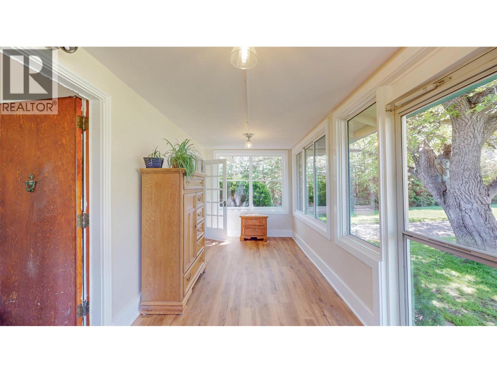 4371 Highway 97, Oliver