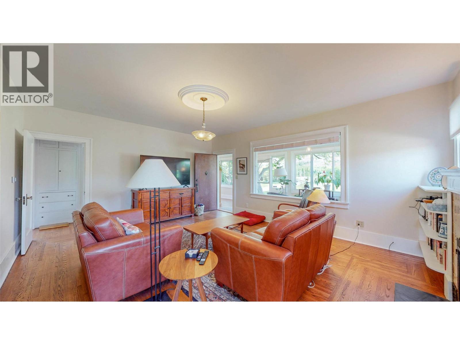 4371 Highway 97, Oliver