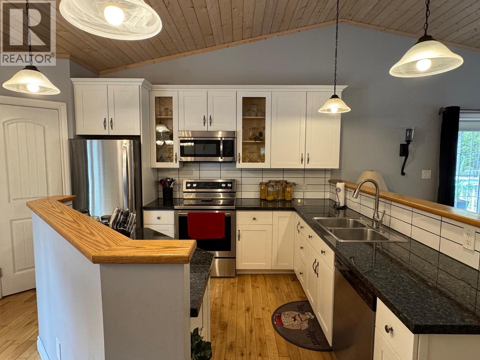 5 Cottonwood Road - 2