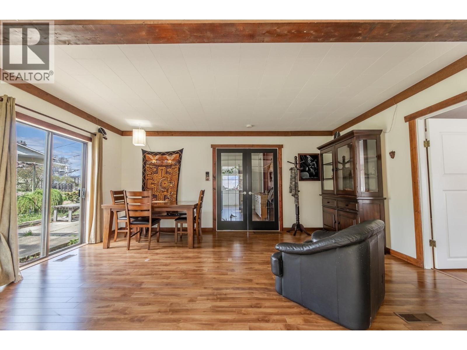 12009 Giants Head Road, Summerland