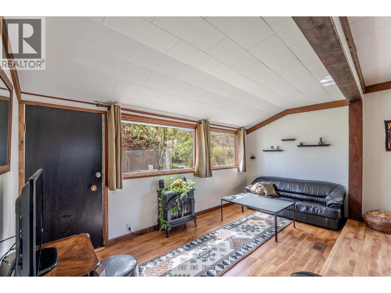 12009 Giants Head Road, Summerland