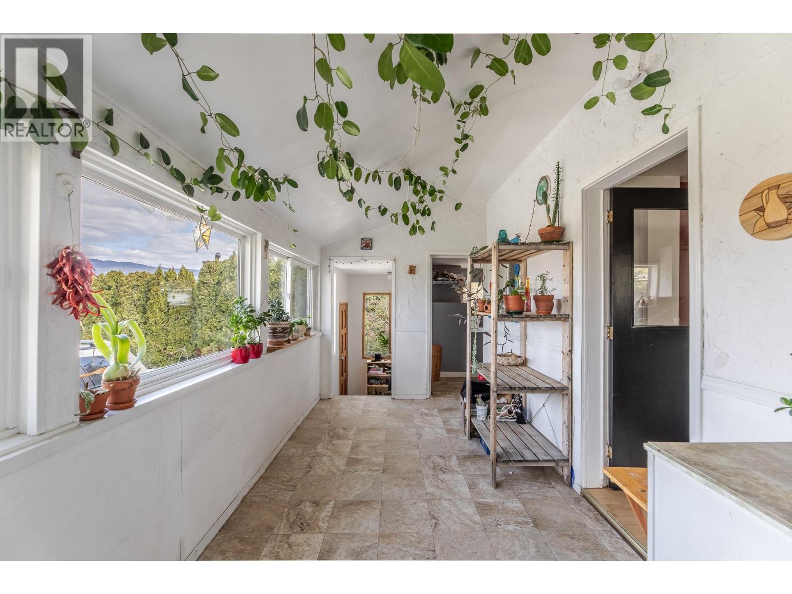 12009 Giants Head Road, Summerland