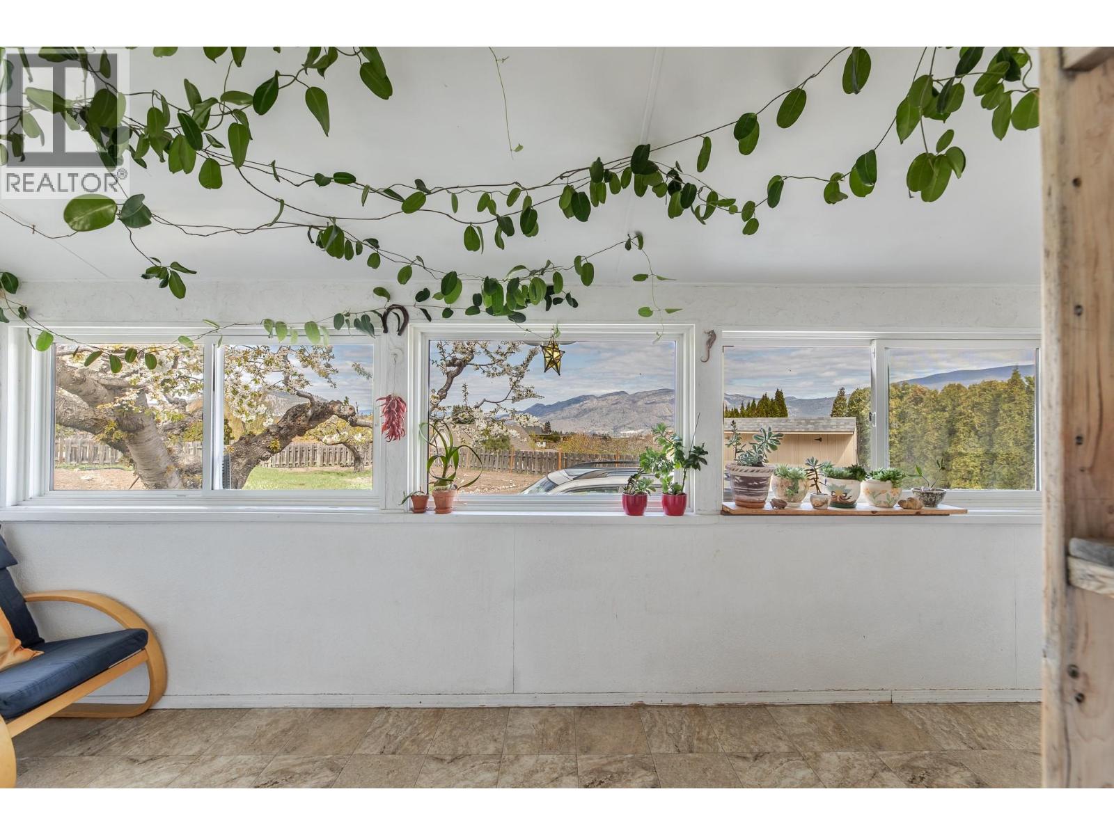 12009 Giants Head Road, Summerland