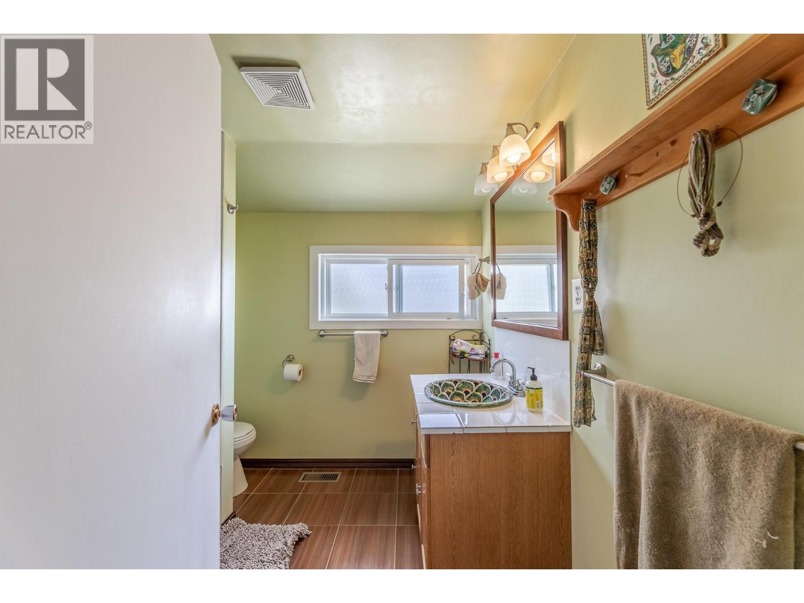 12009 Giants Head Road, Summerland