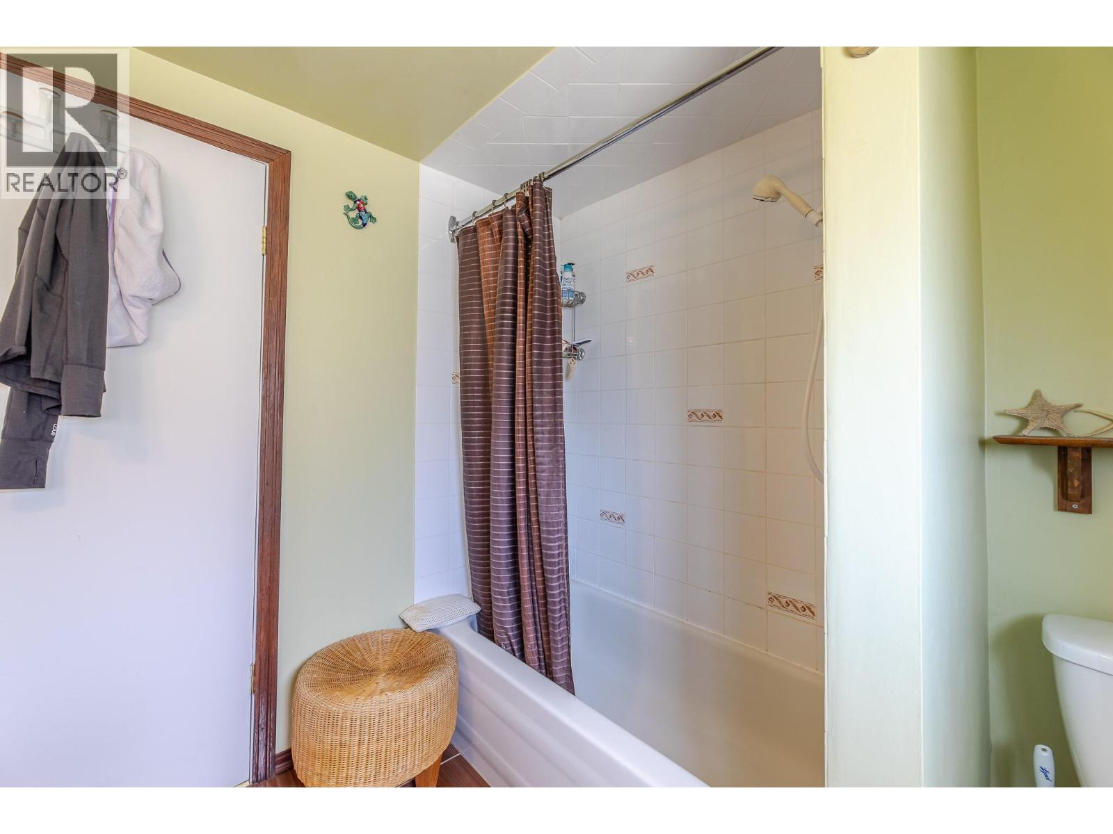 12009 Giants Head Road, Summerland