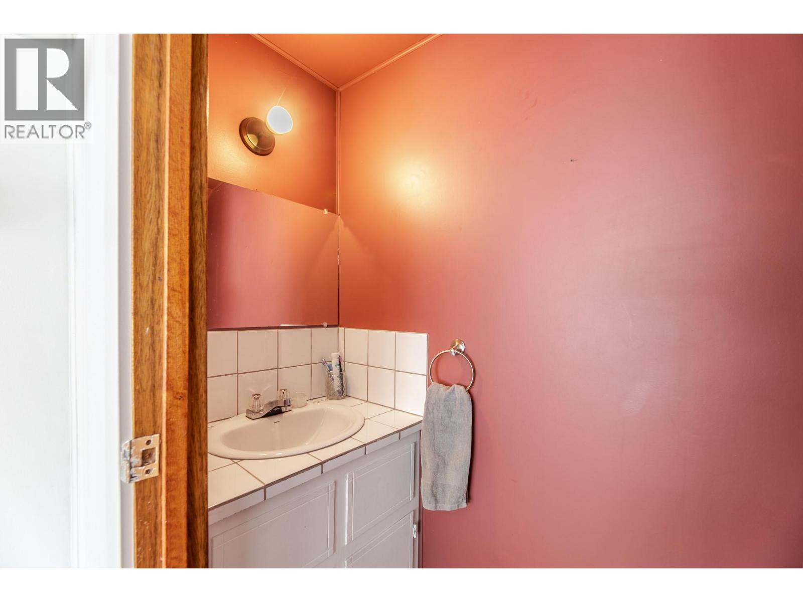 12009 Giants Head Road, Summerland