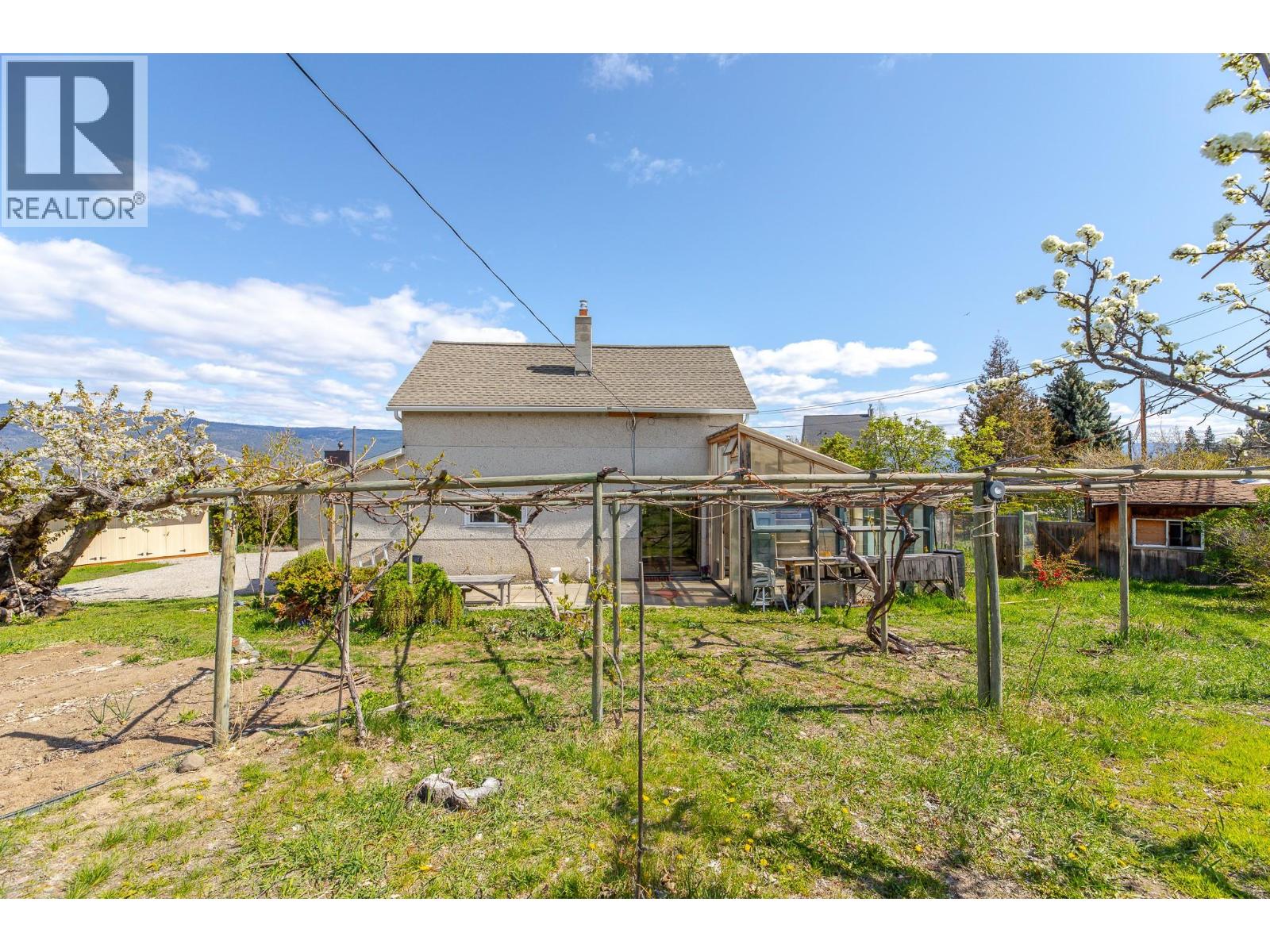 12009 Giants Head Road, Summerland