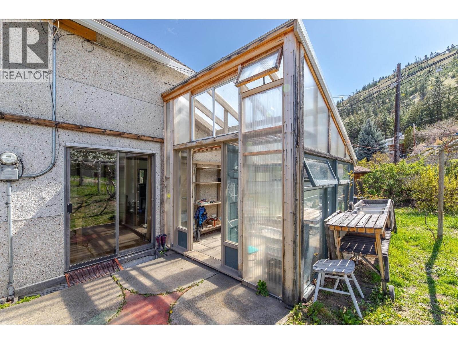 12009 Giants Head Road, Summerland